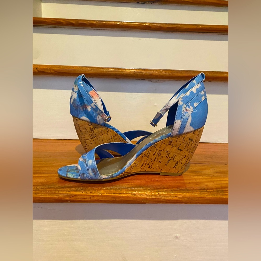 🩵🤍🩷Pesaro floral cork wedge heel sandal.